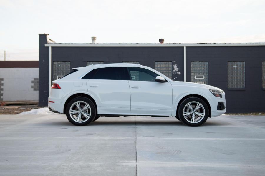  Audi Q8 55 TFSI Quattro 2018 года  (NA) (фото 8 из 32)